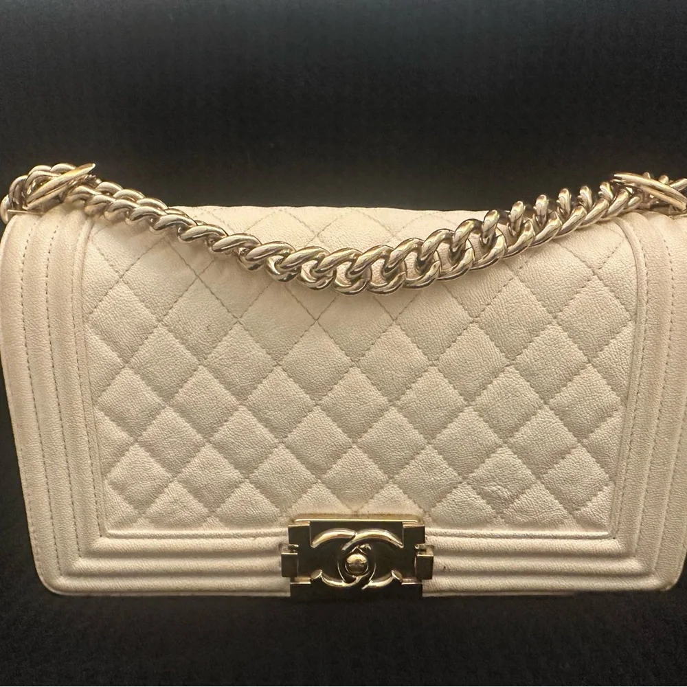 CHANEL Cream Quilted Boy Flap Shoulder Bag with Gold Chain
